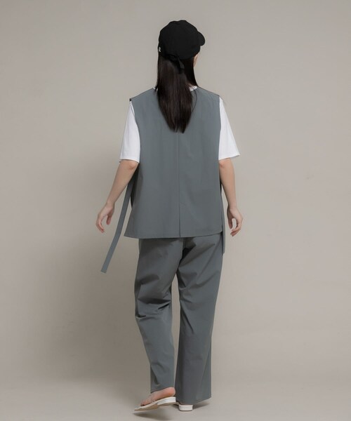 SENSE OF PLACE by URBAN RESEARCH（センスオブプレイスバイアーバンリサーチ）の「Uiscel　4WAYストレッチベストセットアップ（セットアップ・レディース・BLACK/KHAKI・S/M）」の18枚目の写真