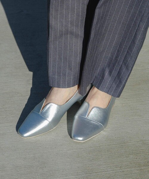 URBAN RESEARCH Sonny Label（アーバンリサーチサニーレーベル）の「Vカットローヒールパンプス（パンプス・レディース・ブラック/アイボリー/シルバー・S/M/L）」の21枚目の写真