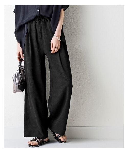 nissen（ニッセン）の「ぽこぽこテクスチャーイージーワイドパンツ（UVカット）＜大きいサイズ有＞（スウェットパンツ・レディース・黒/ライトベージュ/ピスタチオ/ラズベリー/アイビーグリーン/ココナッツブラウン・S/M/L/LL/3L/4L/5L/6L/8L/10L）」の16枚目の写真