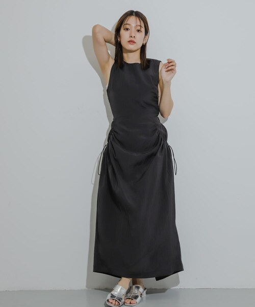 SENSE OF PLACE by URBAN RESEARCH(センスオブプレイスバイアーバンリサーチ)の「ナイロンギャザーコクーンワンピース(ワンピース・レディース・KHAKI/BLACK/BLUE・COMPACT/one)」の6枚目の写真