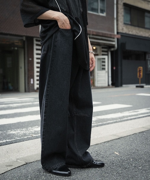 SENSE OF PLACE by URBAN RESEARCH(センスオブプレイスバイアーバンリサーチ)の「カーブデニムパンツ(デニムパンツ・メンズ・BLACK/L.INDIGO・M/L)」の1枚目の写真