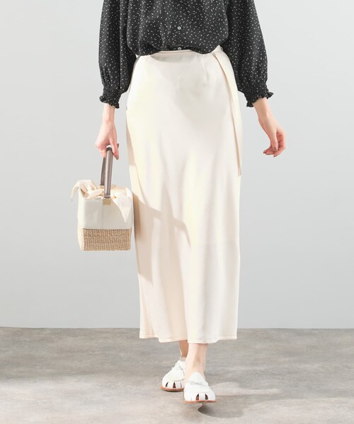 URBAN RESEARCH ROSSO（アーバンリサーチロッソ）の「リップルサテンスカート（スカート・レディース・ivory/emerald・36/38）」の8枚目の写真