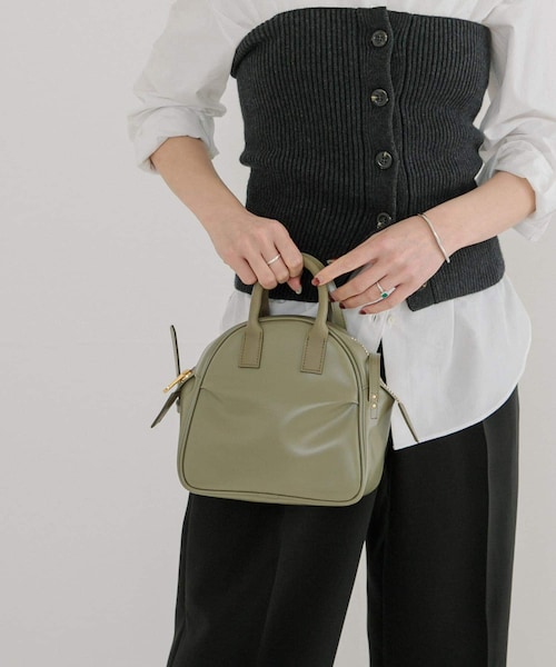 URBAN RESEARCH(アーバンリサーチ)の「PIENI BOSTON with strap(ショルダーバッグ・レディース・BK/BK/OL/GR・-)」の2枚目の写真