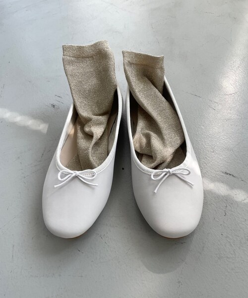 URBAN RESEARCH DOORS(アーバンリサーチドアーズ)の「別注バレエシューズ(バレエシューズ・レディース・IVORY/NAVY・36/37/38)」の5枚目の写真