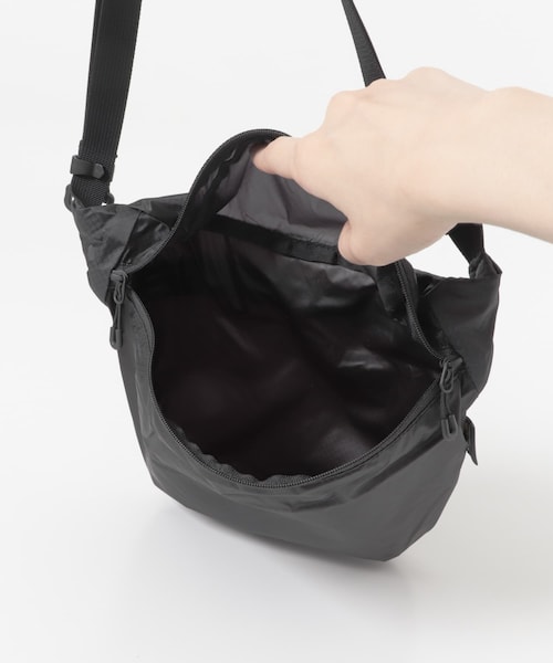 URBAN RESEARCH（アーバンリサーチ）の「GOLDWIN　Rip-stop Sacoche Bag（ショルダーバッグ・メンズ・BK/CH・Free）」の7枚目の写真