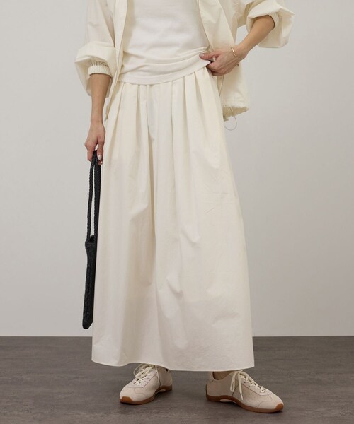 ADAM ET ROPE'（アダムエロペ）の「コーティングギャザータックスカート / セットアップ対応（スカート・レディース・ホワイト/ネイビー系・F）」の5枚目の写真
