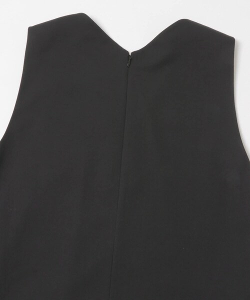 『UR TECH』ストレートラインジャンパースカート