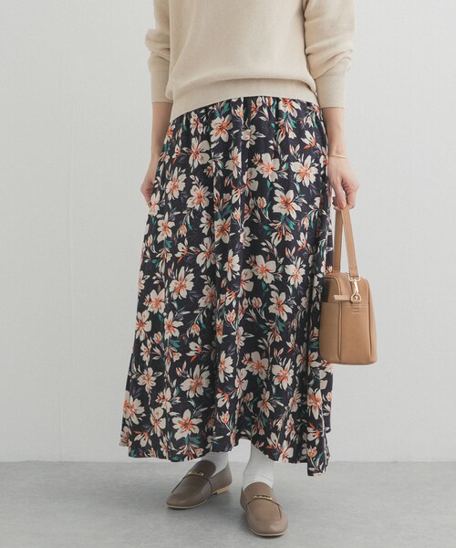 URBAN RESEARCH DOORS（アーバンリサーチドアーズ）の「レーヨンフラワープリントスカート（スカート・レディース・NAVY/BLACK・Free）」の7枚目の写真