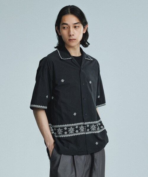 ADAM ET ROPE'（アダムエロペ）の「クロスステッチ ボックスシルエット オープンカラーシャツ（シャツ/ブラウス・メンズ・ブラック/ホワイト・L/M）」の7枚目の写真