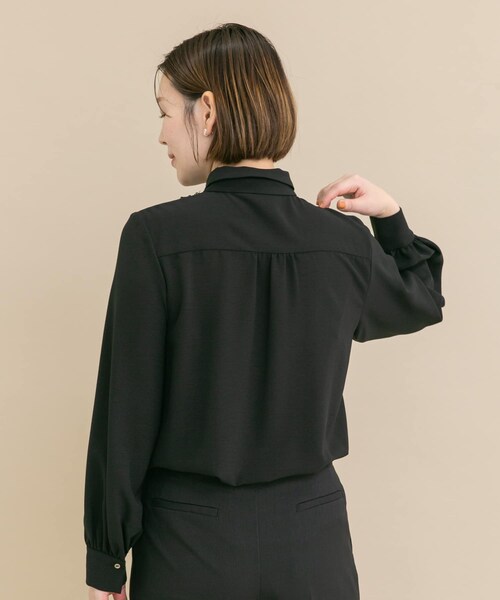 URBAN RESEARCH ROSSO（アーバンリサーチロッソ）の「『WEB/一部店舗限定』フロントレース切替ブラウス（シャツ/ブラウス・レディース・OFF/BLACK・Free）」の16枚目の写真