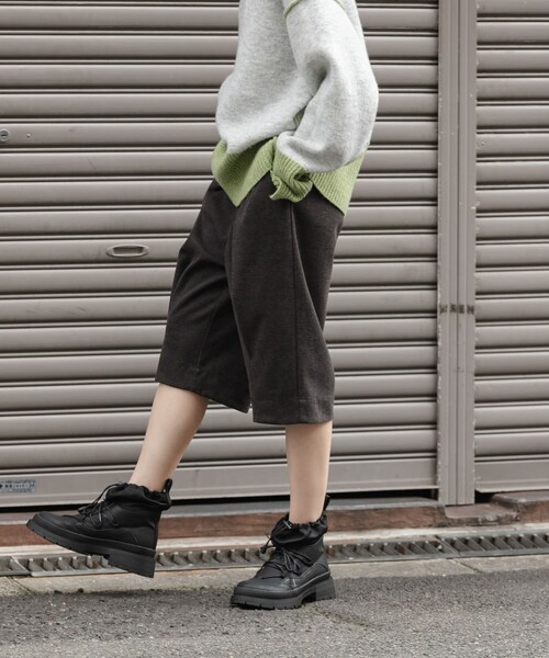 KBF（ケイビーエフ）の「タンクソールワークブーツ（ブーツ・レディース・BLACK/BEIGE・23.5/24/24.5）」の4枚目の写真