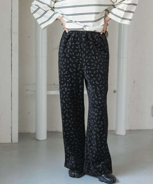 URBAN RESEARCH DOORS(アーバンリサーチドアーズ)の「FORK&SPOON ベロアプリントイージーパンツ(その他パンツ・レディース・BLACK/DARKGREEN・1/2)」の3枚目の写真