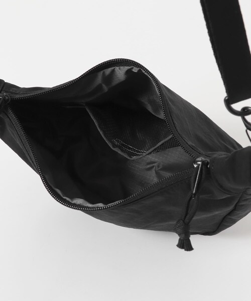 URBAN RESEARCH DOORS(アーバンリサーチドアーズ)の「撥水COMPACT SHOULDER(ショルダーバッグ・メンズ・BLACK/D.GRAY/BEIGE・-)」の9枚目の写真