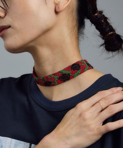 ADAM ET ROPE'(アダムエロペ)の「【J'aDoRe・店舗限定】【LY(エルワイ)】Gargantilla /ビーズチョーカー(チョーカー・レディース・レッド系・F)」の1枚目の写真