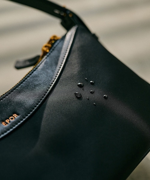 ROPE'(ロペ)の「【E'POR】C BAG Medium【撥水】【超軽量】(ハンドバッグ・レディース・ブラック/オフホワイト/カーキ・F)」の17枚目の写真