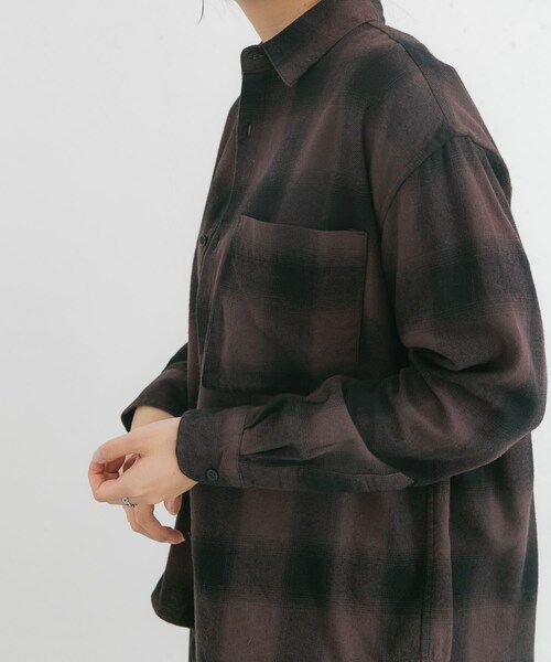 EKAL（エカル）の「製品染オンブレーチェックシャツ（シャツ/ブラウス・レディース・グレージュ/ブラウン・one）」の5枚目の写真