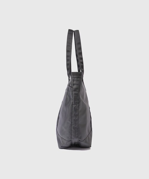 ADAM ET ROPE'（アダムエロペ）の「【MONOLITH/モノリス】TOTE STANDARD S（トートバッグ・メンズ・ブラック/ライトグレー・F）」の8枚目の写真