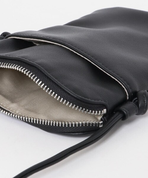 ITEMS URBANRESEARCH（アイテムズ アーバンリサーチ）の「Fake Leather Shoulder Bag（ショルダーバッグ・メンズ・GRY/BLK・-）」の6枚目の写真