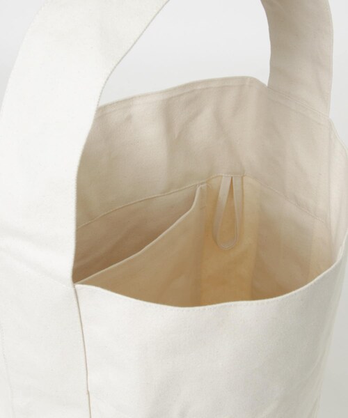 URBAN RESEARCH(アーバンリサーチ)の「Kaan MEGA BUCKET TOTE(トートバッグ・メンズ・BLACK/NATURAL・FREE)」の9枚目の写真