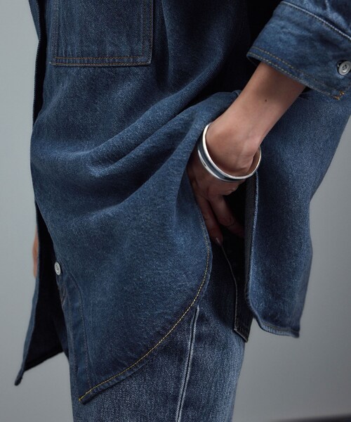 ADAM ET ROPE'（アダムエロペ）の「USAコットンデニムオーバーシャツ［セットアップ対応］（シャツ/ブラウス・レディース・ブルー系/サックス・F）」の11枚目の写真