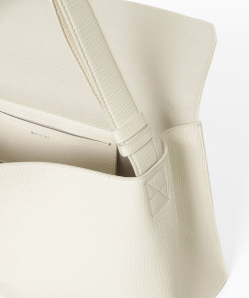 URBAN RESEARCH（アーバンリサーチ）の「STUDIO NICHOLSON　THE FOLDED SHOULDER BAG（ショルダーバッグ・レディース・PARCHMENT/BLACK・FREE）」の8枚目の写真