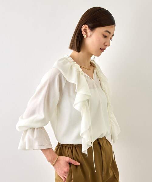 ROPE'(ロペ)の「【J'aDoRe・一部店舗限定サイズ】取り外し可能 2WAYラッフルフリルブラウス/イージーケア(シャツ/ブラウス・レディース・ホワイト/ダークブラウン/ベージュ・36/38)」の18枚目の写真