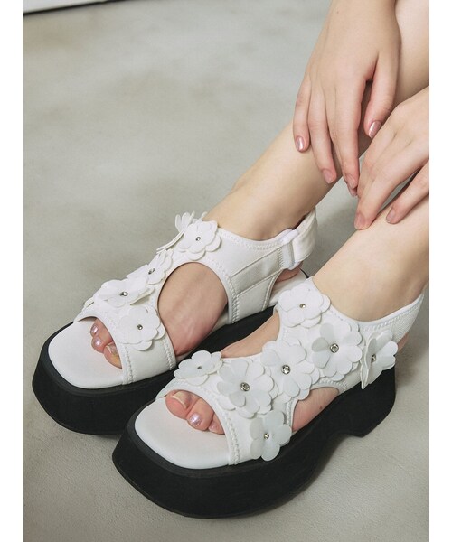 CALNAMUR（カルナムール）の「3D FLOWER SPORTS SANDALS/3Dフラワースポーツサンダル（サンダル・レディース・ホワイト/ブラック・S/M/L）」の8枚目の写真