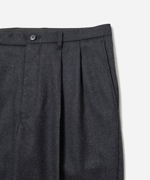 Saturdays NYC（サタデーズ ニューヨークシティ ）の「WOOL SAXONY 2TUCK SLACKS（スラックス・メンズ・ブラック/チャコール・L/M/S/XL/XS/XXL）」の22枚目の写真