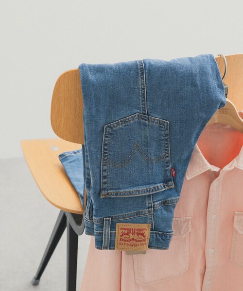 URBAN RESEARCH DOORS(アーバンリサーチドアーズ)の「LEVI’S Exclusive ANKLESEAMEDEAGE(デニムパンツ・レディース・ブルー・26/27/28)」の17枚目の写真