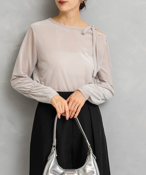 URBAN RESEARCH ROSSO（アーバンリサーチロッソ）の「シアーベロアスリットデザインカットソー（Tシャツ/カットソー・レディース・BLACK/GREIGE/L.MINT・FREE）」の2枚目の写真