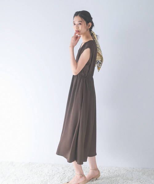 URBAN RESEARCH ROSSO（アーバンリサーチロッソ）の「楊柳サテンウエストマークワンピース（ワンピース・レディース・OFF WHITE/BROWN/NAVY・Free）」の15枚目の写真