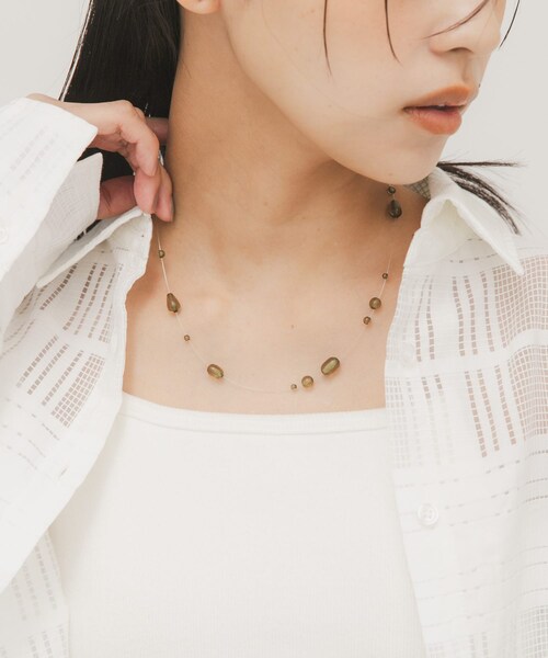 KBF（ケイビーエフ）の「シズクネックレス（ネックレス・レディース・CLEAR/KHAKI・One）」の3枚目の写真