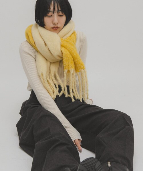 KBF（ケイビーエフ）の「ビッグフリンジバイカラーストール（マフラー・レディース・YELLOW/RED/BLACK・One）」の17枚目の写真