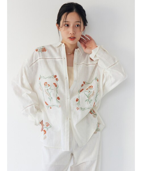 Ungrid（アングリッド）の「エンブロイダリーエスニックシャツ（シャツ/ブラウス・レディース・オフホワイト/ブラック/オレンジ・F）」の2枚目の写真