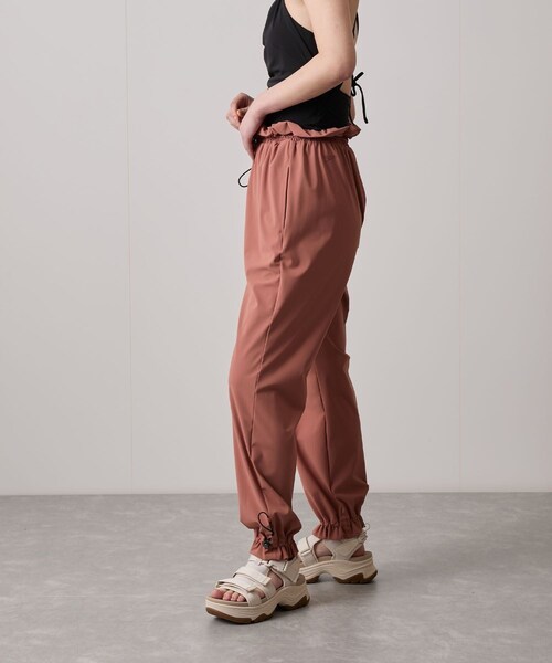 NERGY(ナージー)の「【speedo】ステイフィットギャザーパンツ(その他パンツ・レディース・ブラック/レンガ/カーキ・M)」の18枚目の写真