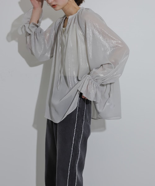 SENSE OF PLACE by URBAN RESEARCH(センスオブプレイスバイアーバンリサーチ)の「ハクプリントブラウス(シャツ/ブラウス・レディース・L.BLUE/BEIGE/GRAY・one)」の1枚目の写真