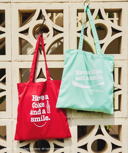 ROPE' PICNIC（ロペピクニック）の「【Coca-Cola】ロゴプリントトートバッグ（トートバッグ・レディース・ライトグリーン/レッド・F）」の4枚目の写真