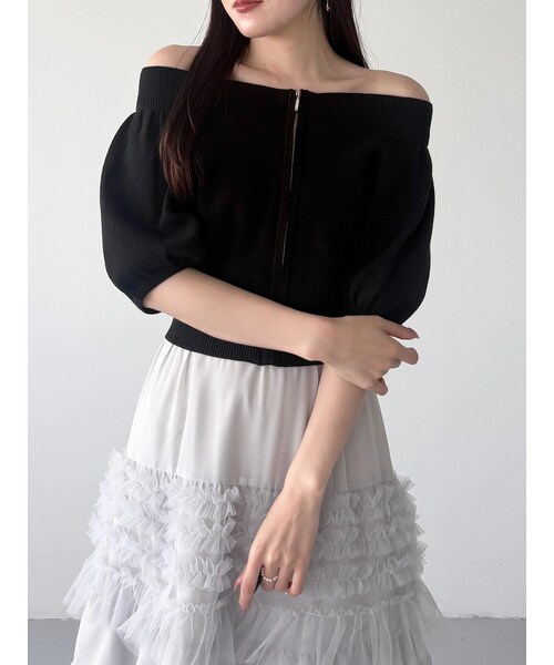 MERCURYDUO（マーキュリーデュオ）の「オフショルZIPコンパクトニット（シャツ/ブラウス・レディース・アイボリー/ブラック/クリア・F）」の2枚目の写真
