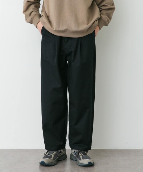 URBAN RESEARCH DOORS（アーバンリサーチドアーズ）の「STILL BY HAND　SELVEDGE 1 PLEAT PANTS（その他パンツ・メンズ・BEIGE/BLACK NAVY・44/46/48）」の2枚目の写真