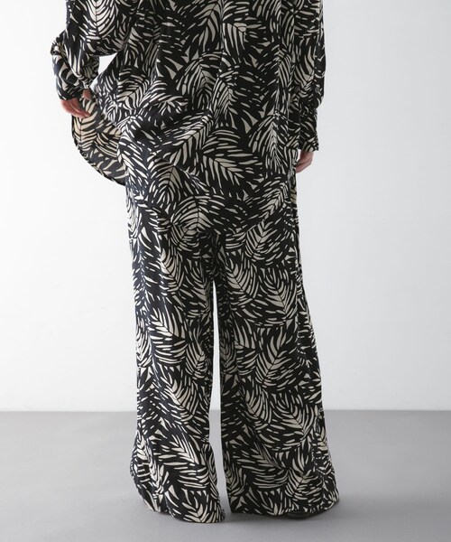 URBAN RESEARCH（アーバンリサーチ）の「『一部別注カラー』LUSANA　CICI PANTS（その他パンツ・レディース・DAUN/P TIE DYE/別注H NAVY・S/M）」の7枚目の写真