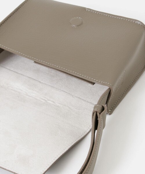 URBAN RESEARCH（アーバンリサーチ）の「STUDIO NICHOLSON　MINI CASE（ハンドバッグ・レディース・PARCHMENT/CONKER/D NAVY/ELEPHANT・FREE）」の9枚目の写真