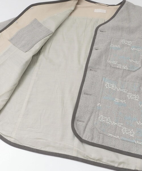 URBAN RESEARCH（アーバンリサーチ）の「WORK NOT WORK　ウールエンブロイダリーバーナージャケット（ノーカラージャケット・レディース・GRAY/D.BROWN・1/2）」の11枚目の写真