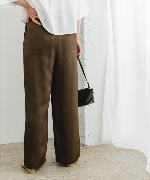 URBAN RESEARCH ROSSO（アーバンリサーチロッソ）の「F by ROSSO　サテンイージーパンツ（その他パンツ・レディース・SAND/K/BROWN・36/38）」の19枚目の写真