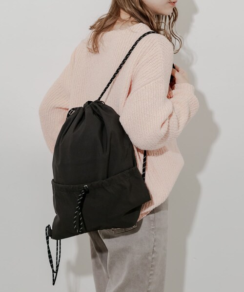 SMELLY（スメリー）の「ドロストポケットナップサック（バックパック/リュック・レディース・BLK/GRY・-）」の5枚目の写真