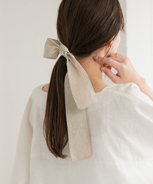 URBAN RESEARCH DOORS(アーバンリサーチドアーズ)の「リネンリボンヘアフック(ヘアゴム・レディース・NATURAL/BLACK・one)」の2枚目の写真