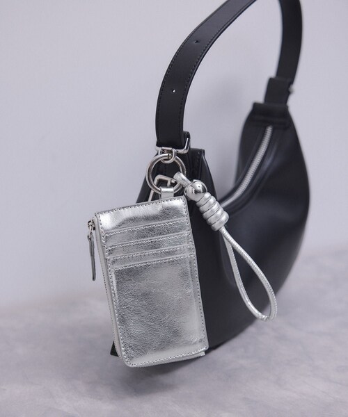 ADAM ET ROPE'（アダムエロペ）の「【WEB限定】カードケース付きチャームストラップ（カードケース・レディース・ブラック/ブラウン/レッド/シルバー・F）」の6枚目の写真