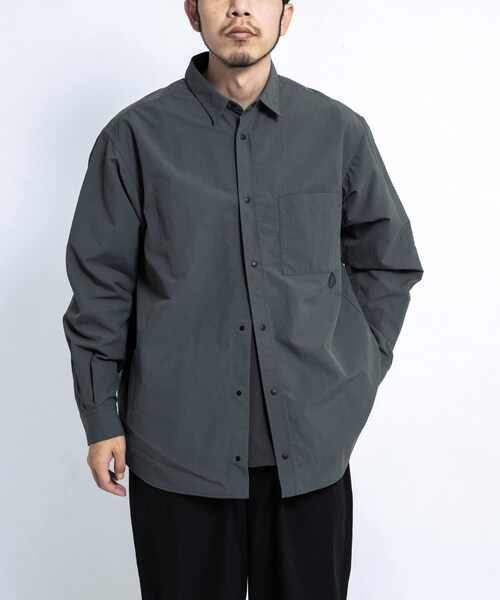 EKAL(エカル)の「『UR TECH』ナイロンタッサーロングスリーブシャツ(シャツ/ブラウス・メンズ・レイクサンリーフ/イエロー/ネイビー/グラファイト/レイクブルー・M/L/XL)」の9枚目の写真