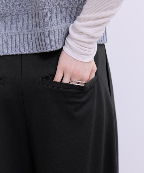 ADAM ET ROPE'(アダムエロペ)の「【WEB限定】ハイウエストカーブパンツ(その他パンツ・レディース・ブラック/オフホワイト/キャメル・34/36/38)」の21枚目の写真