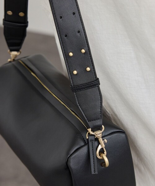 ADAM ET ROPE'(アダムエロペ)の「【WEB限定】ワイドベルトボックスショルダー(ショルダーバッグ・レディース・ブラック/グレー系・F)」の5枚目の写真
