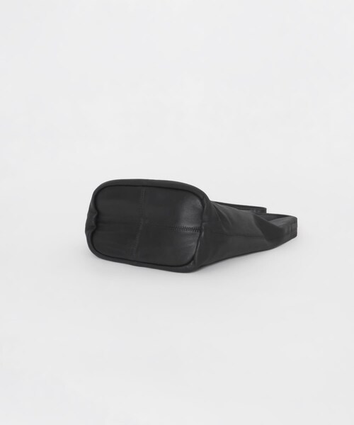 URBAN RESEARCH（アーバンリサーチ）の「Morphee　CYLINDER S（ショルダーバッグ・メンズ・NAPPA BLK・S）」の5枚目の写真